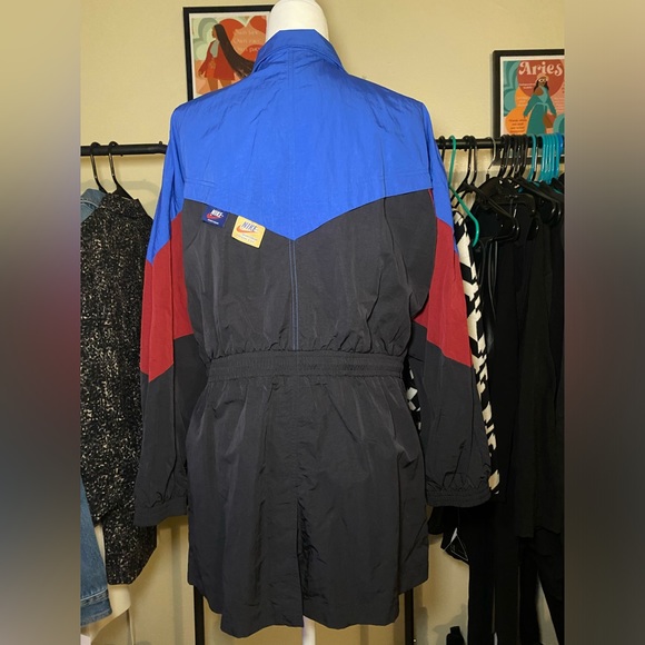 Ladies Nike track jacket. - Picture 2 of 4